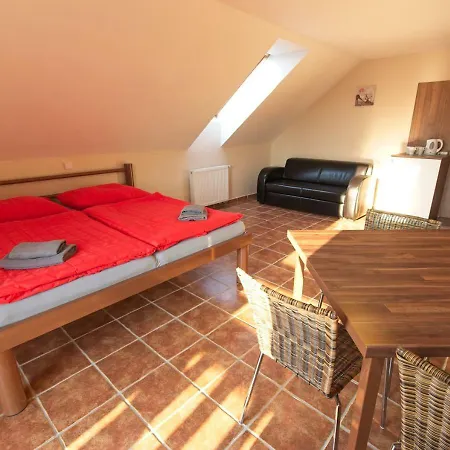 Rozmberk Guest house 3*
